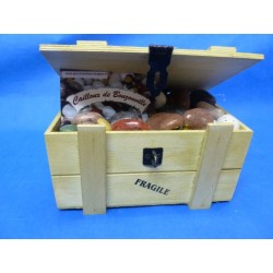 coffre en bois garni cailloux