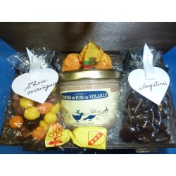 Coffre en bois garni gourmandises
